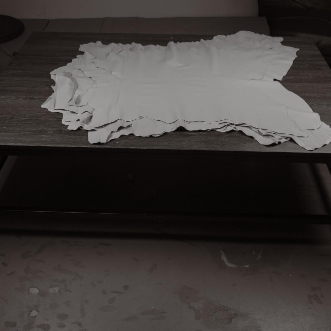 Шкіра теля біле BARELY BLUE 0,7