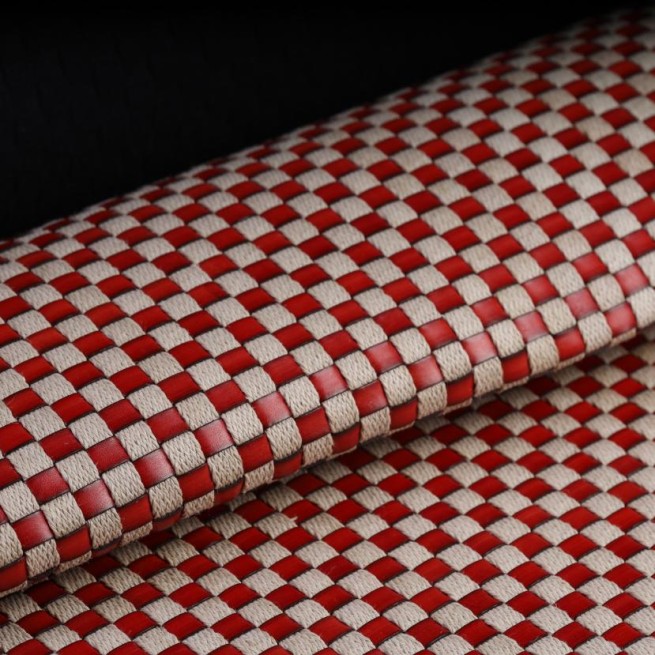 Шкіра ВРХ ПЛЕТіНКА бордо шахматка рулонна 1,2 мм