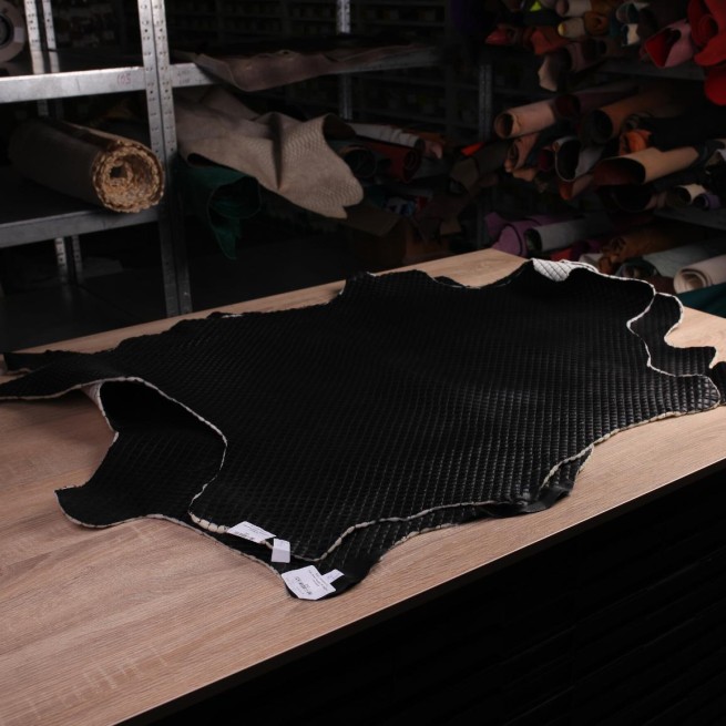 Шкіра баран чорна СТЬОГАНА на синтепоні