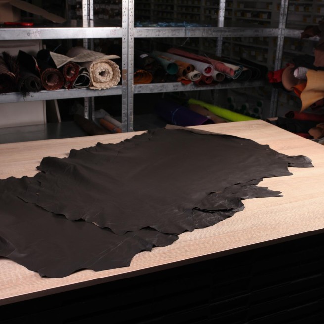 Шкіра одягова вівця коричневий 0,4-0,5 мм